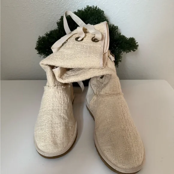 UGG Women's Lace-Up Cream Winter Boots - Picture 3 of 5